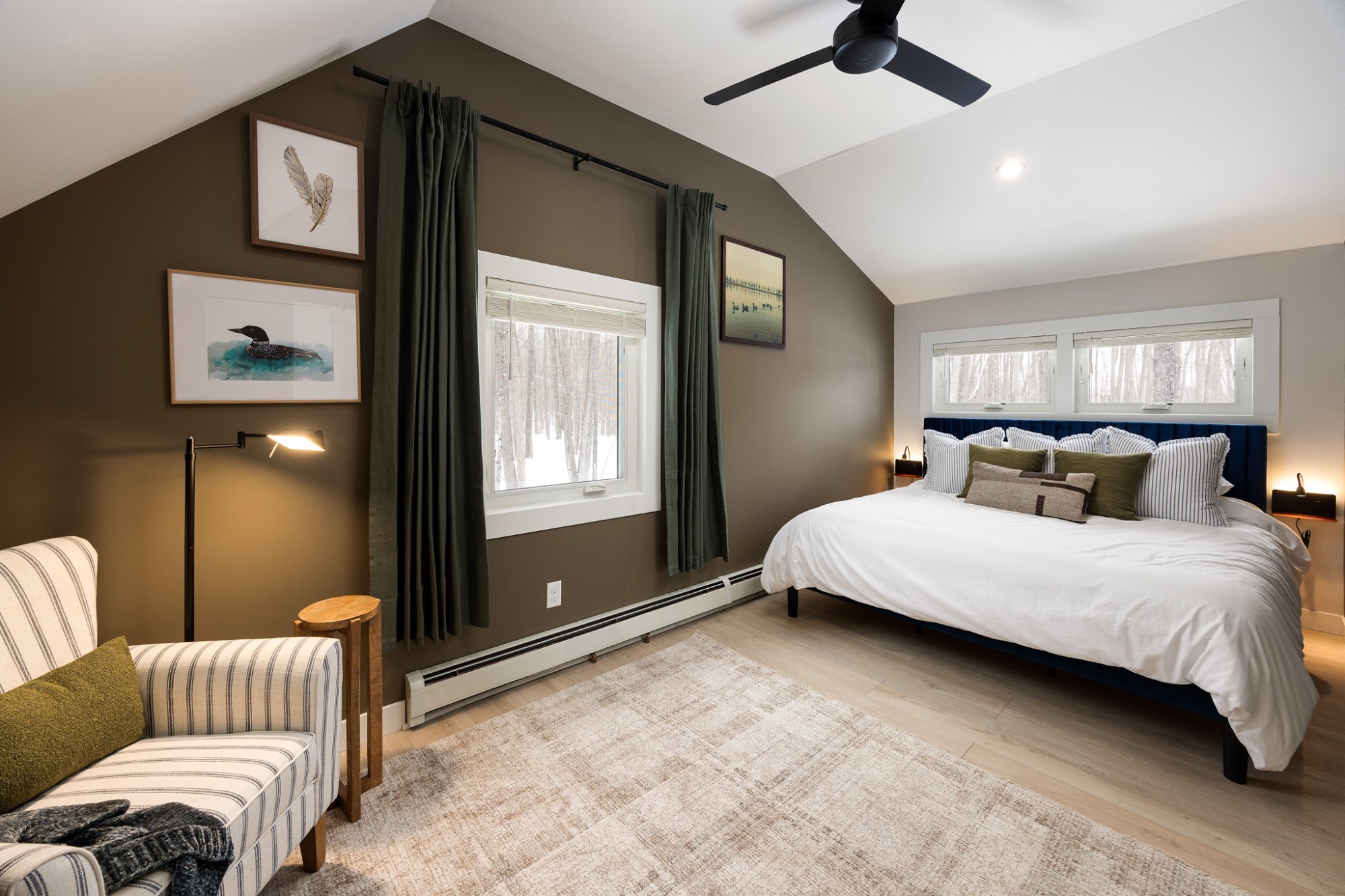 King suite with artwork